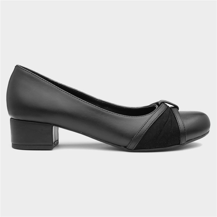 Black court shop shoes size 4