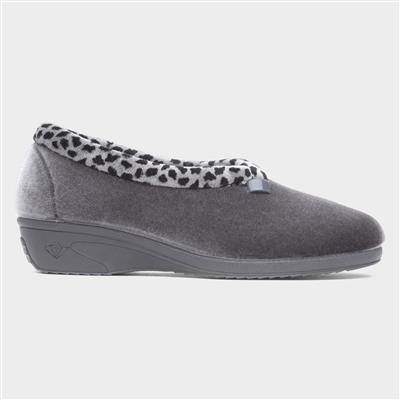 Paloma Womens Grey Leopard Print Slipper