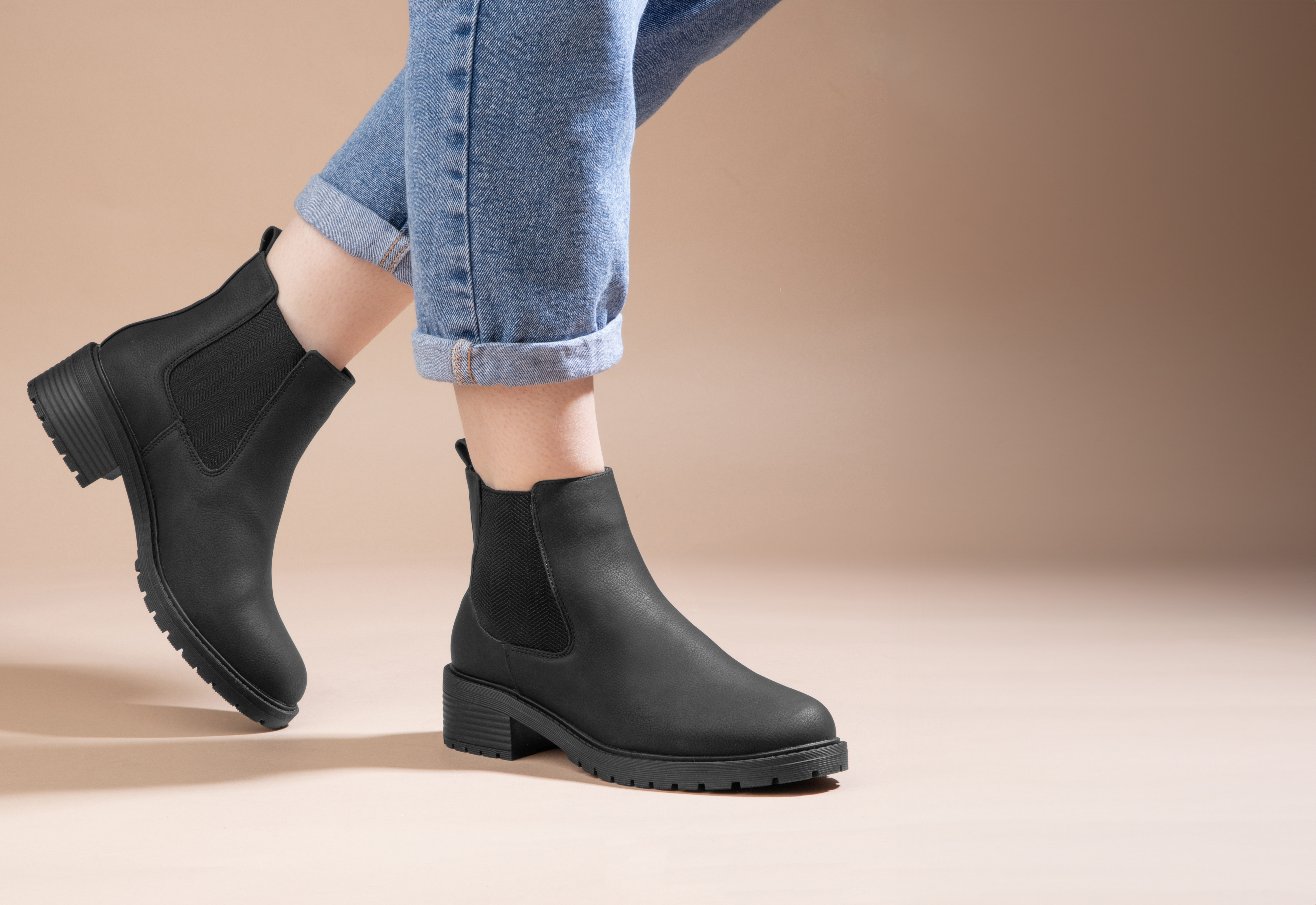 Low ankle chelsea boots hotsell